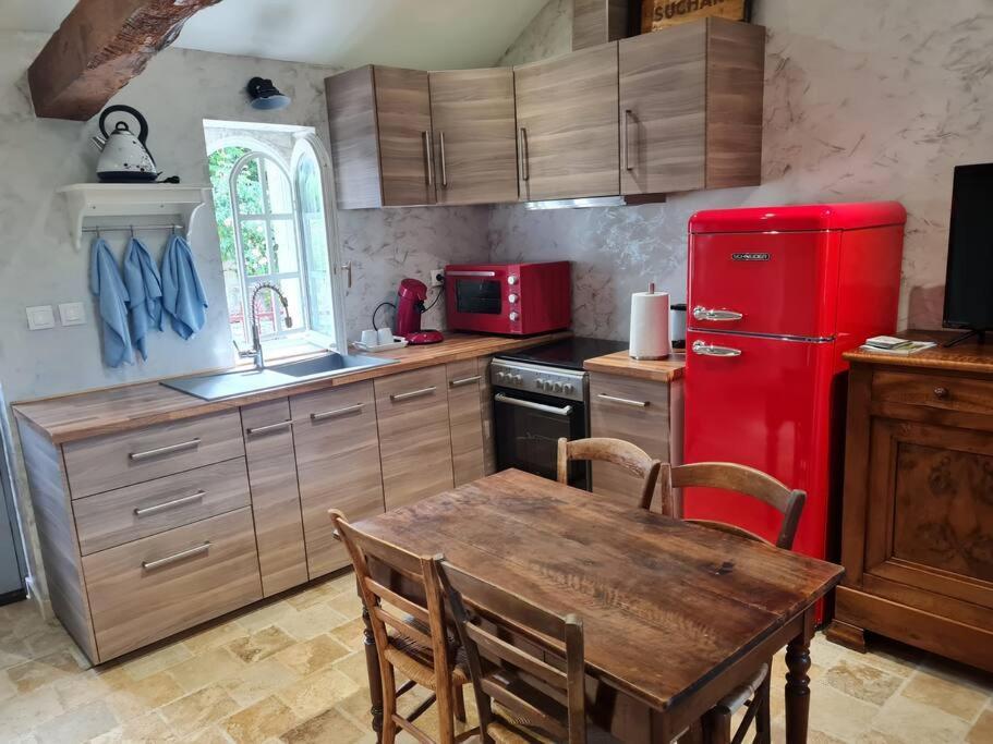 Petit Gite 18 Eme Tout Confort Saint-Germain-des-Fosses Buitenkant foto